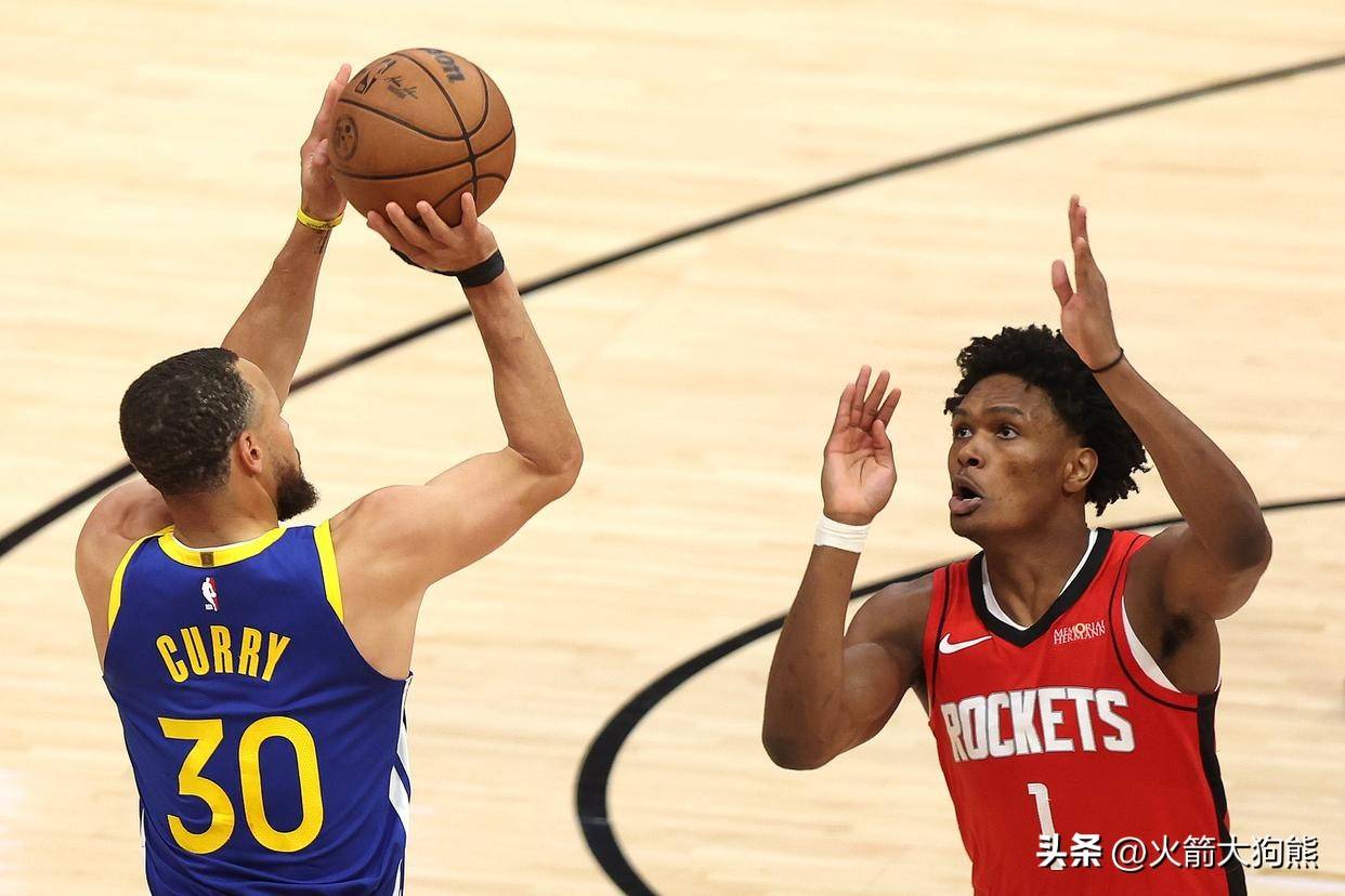 包含库里三巨头联手,杜兰特得分突破,引发争议冲击季后赛!的词条