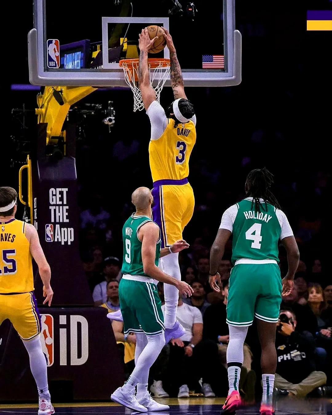 湖人复出首战,凯尔特人状态火爆,詹姆斯成为焦点!的简单介绍