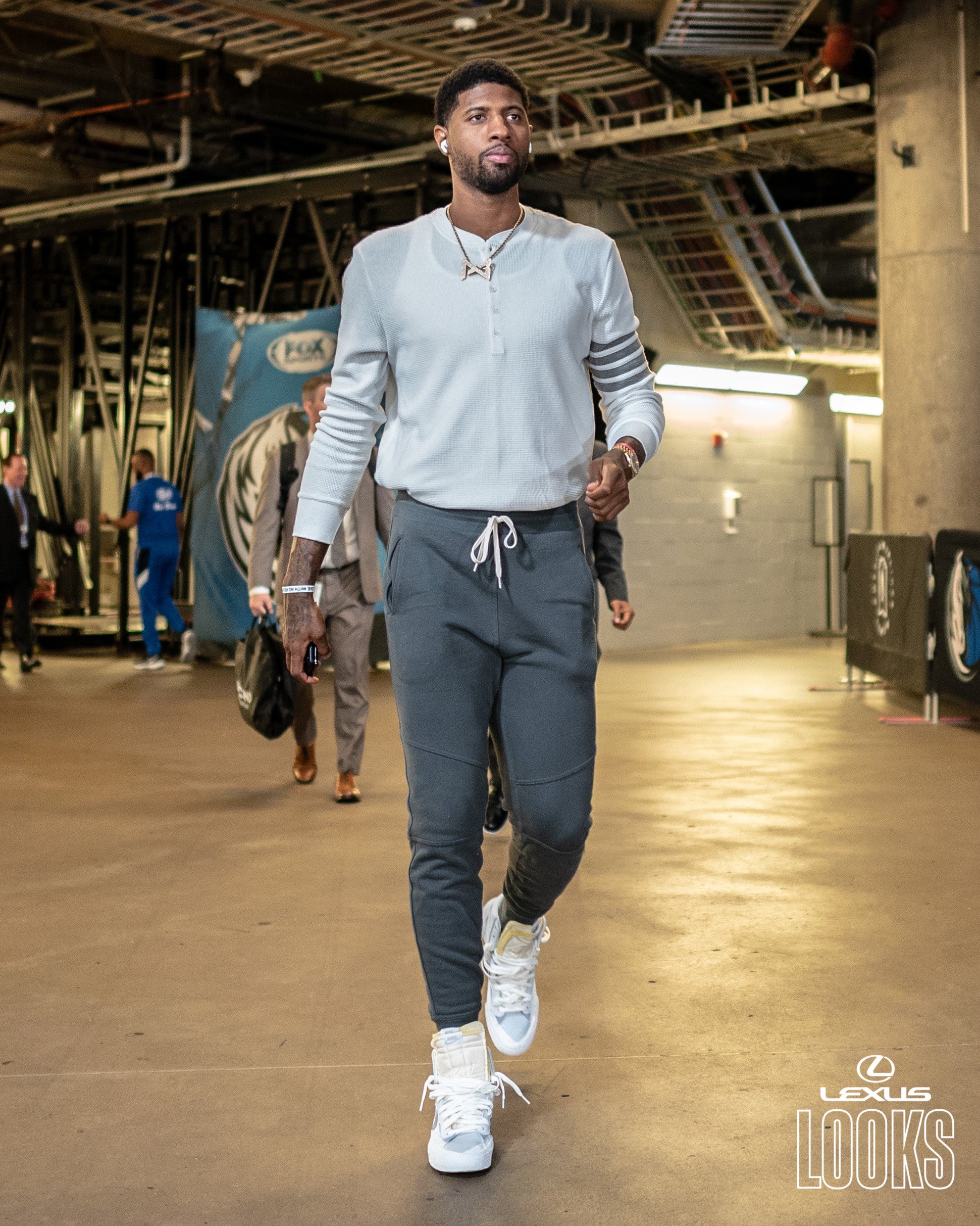 浓眉哥官方公布新规,连续三场30+引发争议,快船球迷热议!