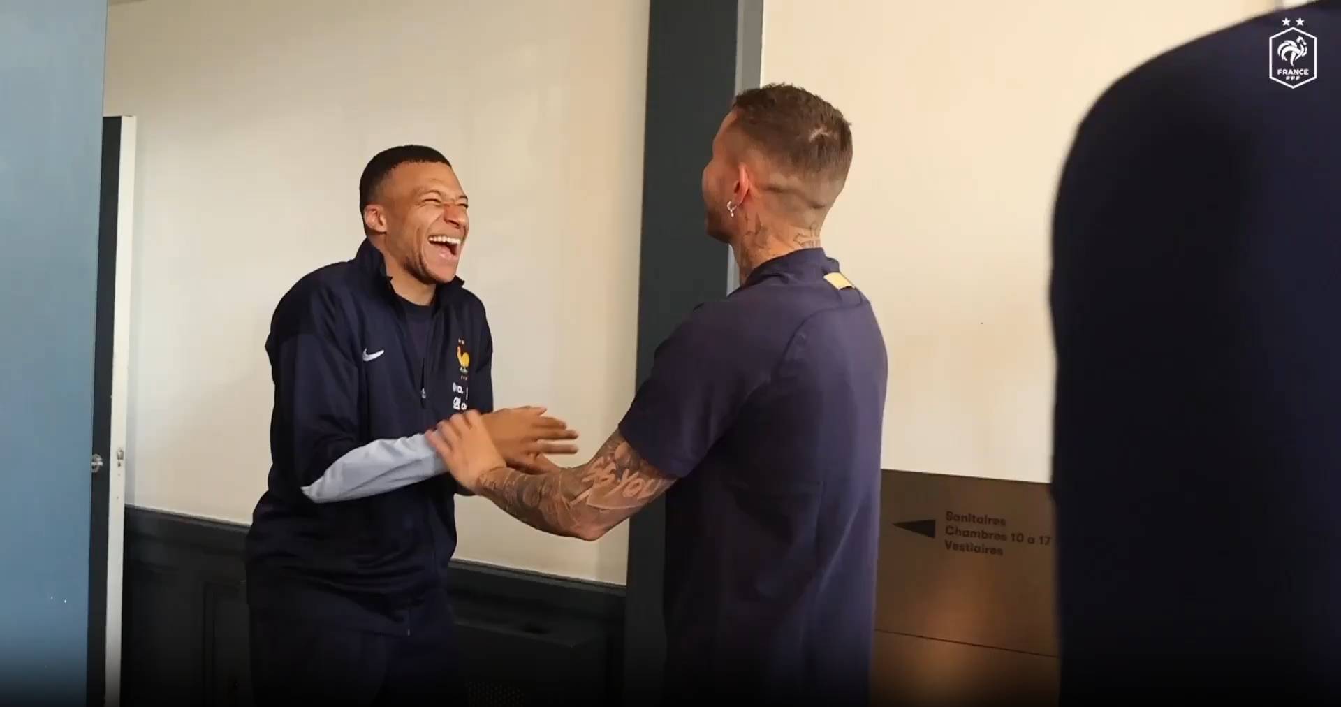 姆巴佩回归赛场,惊险取胜首场状态亮眼,TL观众沸腾!