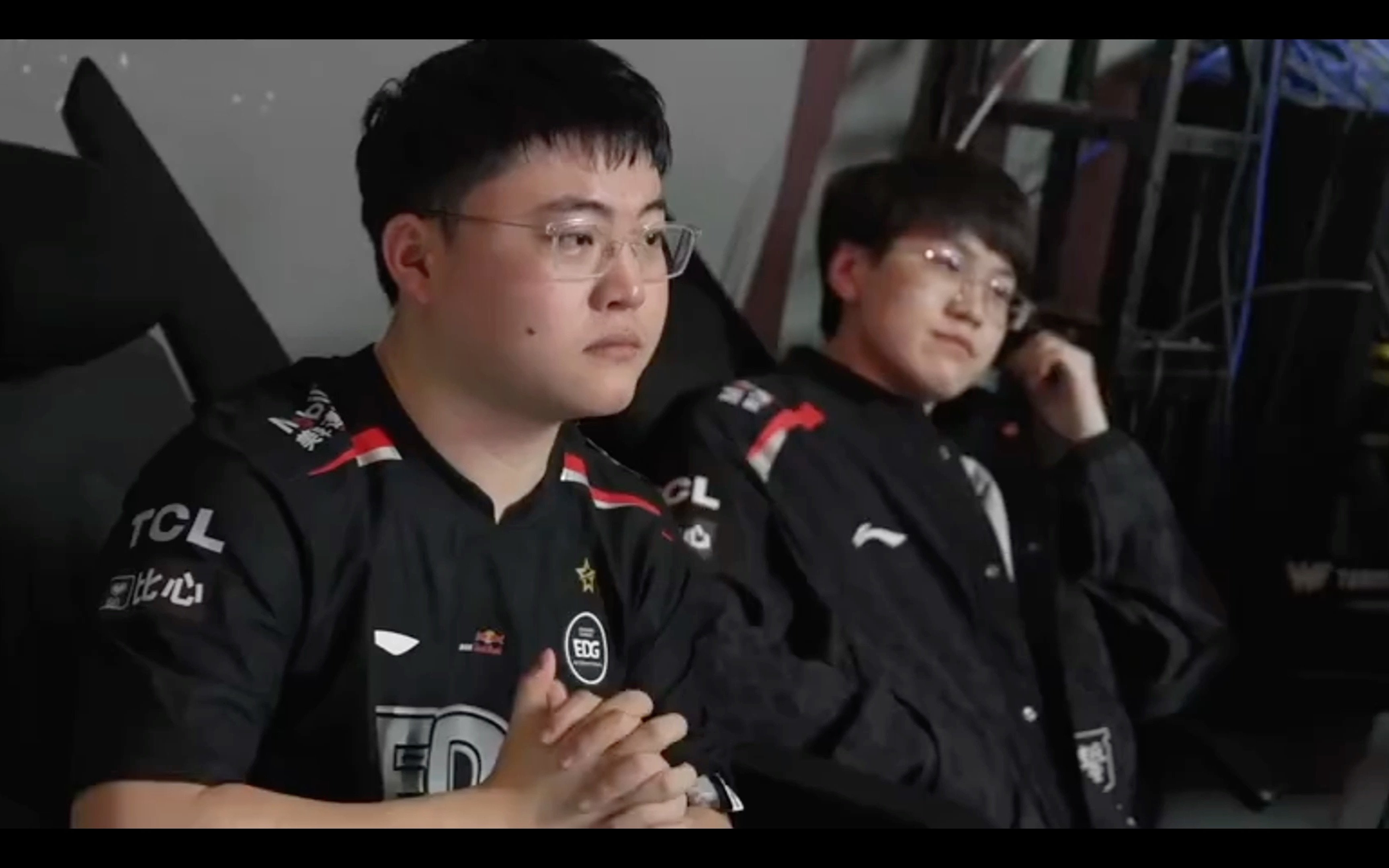 Uzi回归赛场,比分优势明显首场状态亮眼,热火观众沸腾!