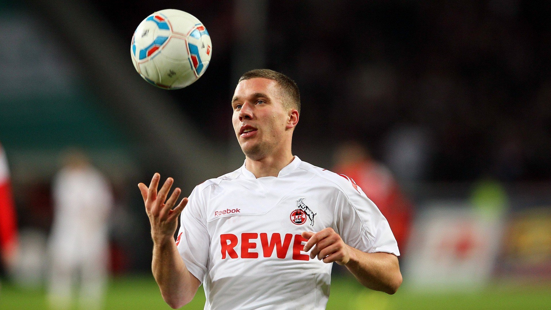 肖若腾赛点兑现,AC米兰淘汰热刺晋级四强,主帅激动落泪